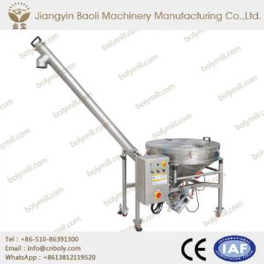 Hældet skruetransportør til transport af bulkmaterialer